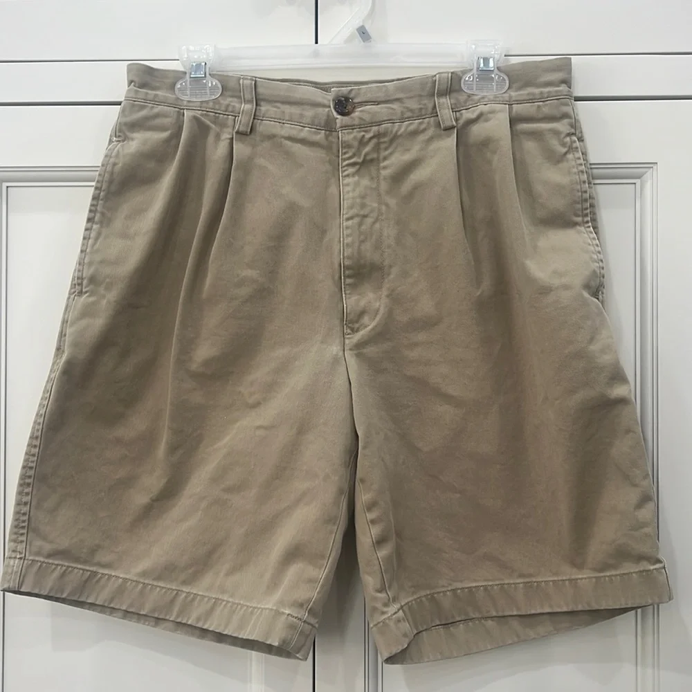 Nautica Rigger Shorts. Size 32 Mens. Tan khaki. Hiking outdoors lake